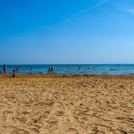 Διαμέρισμα One Bedroom Flat With Balcony Next To The Sea *