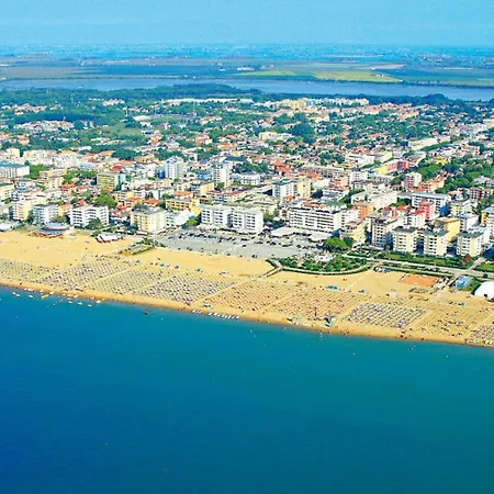 One Bedroom Flat With Balcony Next To The Sea Apartment