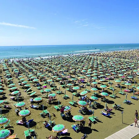 One Bedroom Flat With Balcony Next To The Sea *