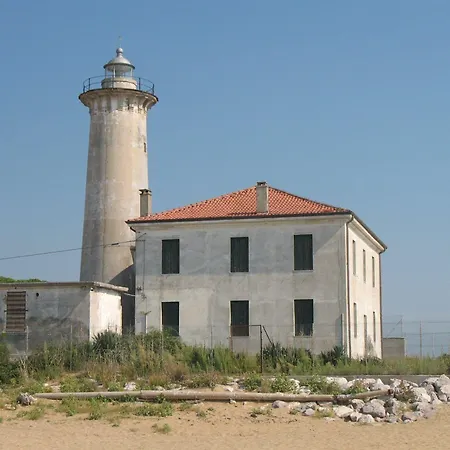 One Bedroom Flat With Balcony Next To The Sea *